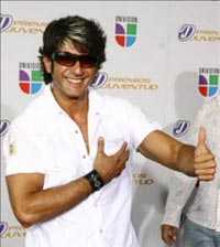 bobby-larios04.jpg