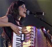 julieta-venegas01.jpg
