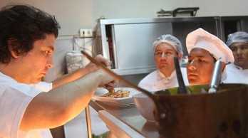 gaston_acurio_cocinando
